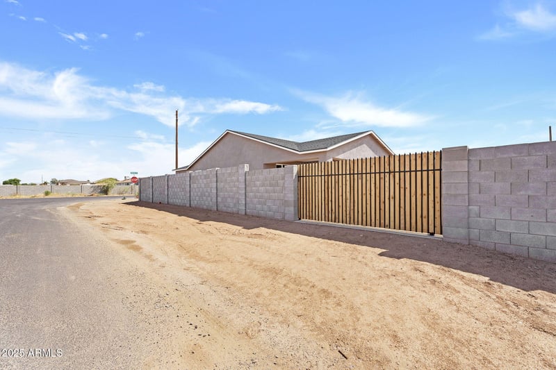 34724 Surrey Ln, San Tan Valley, AZ 85140