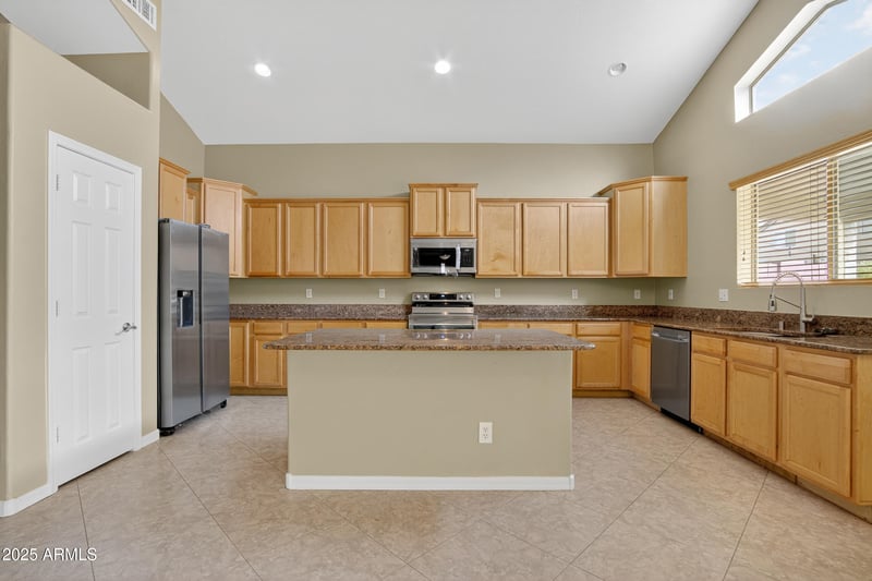 3482 Sunshine Butte Dr, San Tan Valley, AZ 85144