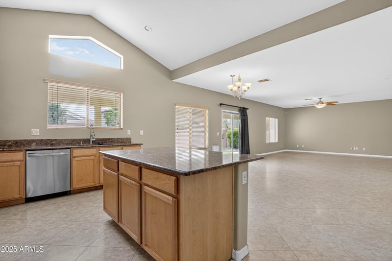 3482 Sunshine Butte Dr, San Tan Valley, AZ 85144