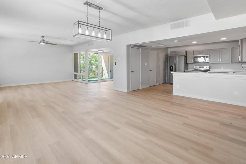 349 Thomas Rd #E301, Phoenix, AZ 85012