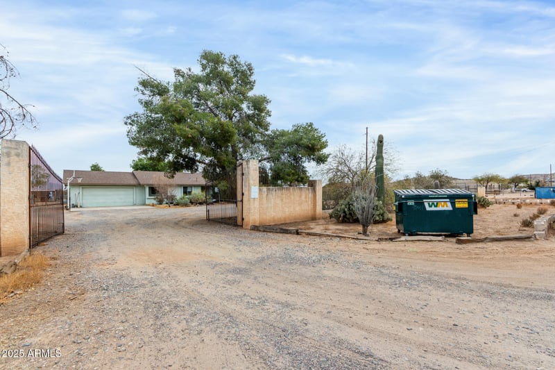 35011 3rd St, Phoenix, AZ 85086