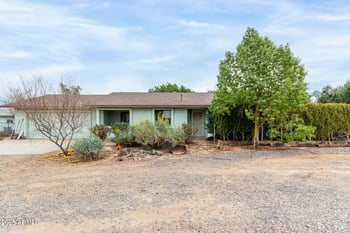 35011 3rd St, Phoenix, AZ 85086
