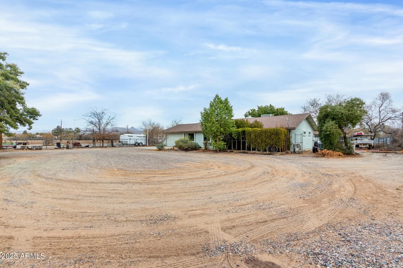 35011 3rd St, Phoenix, AZ 85086