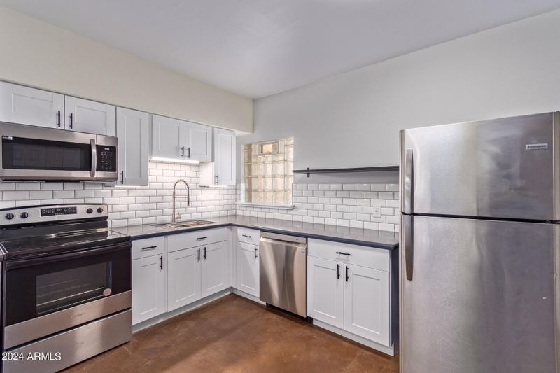 351 E Thomas Rd #D306, Phoenix, AZ 85012