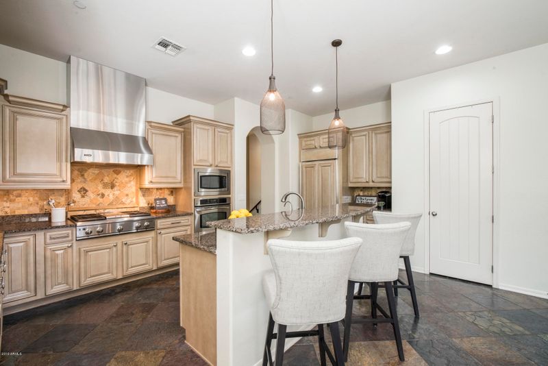 3517 E Expedition Way, Phoenix, AZ 85050