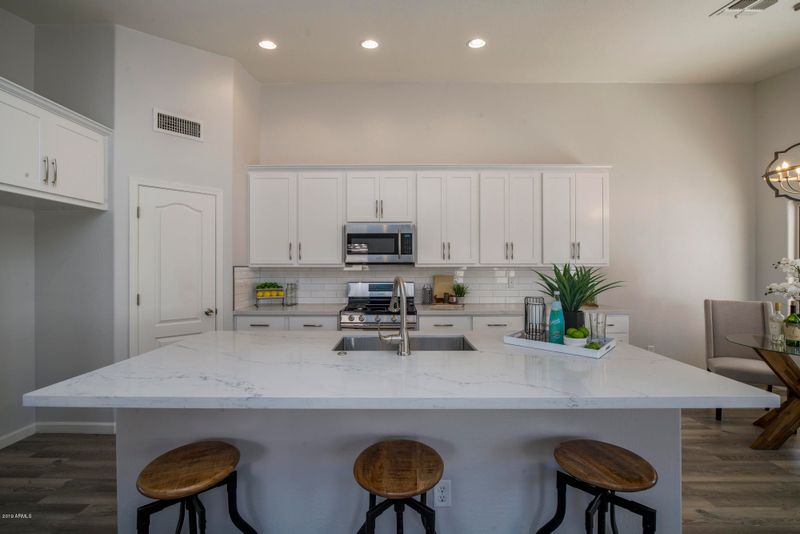 3517 E Kerry Ln, Phoenix, AZ 85050
