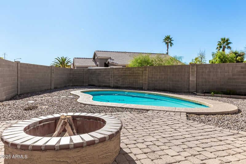3517 Sands Dr, Glendale, AZ 85310