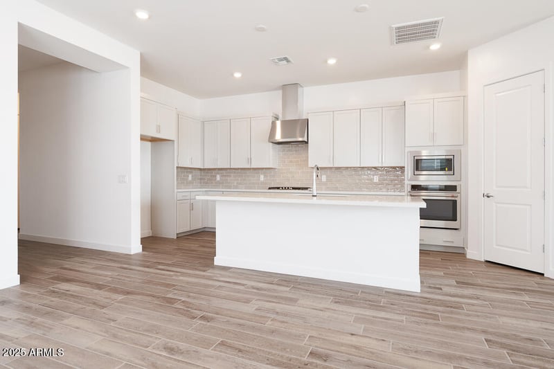 352 Las Perlas Ln, San Tan Valley, AZ 85140
