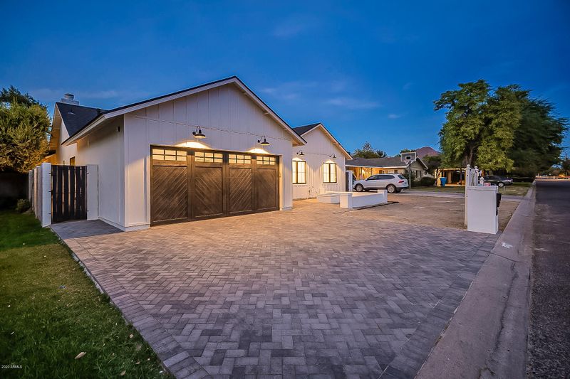 3520 E Hazelwood St, Phoenix, AZ 85018