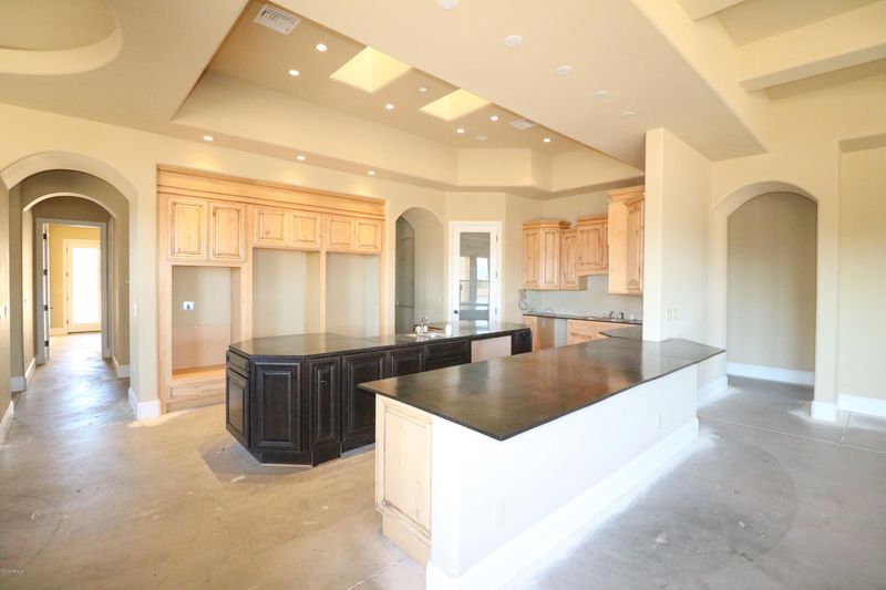 35203 N Central Ave, Phoenix, AZ 85086