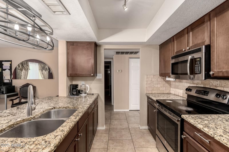 3529 Saint Moritz Ln, Phoenix, AZ 85053