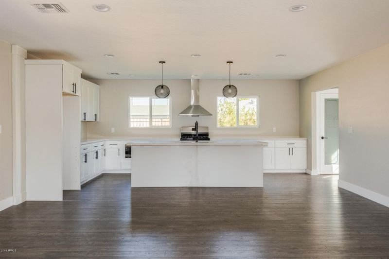 3530 E Amelia Ave, Phoenix, AZ 85018