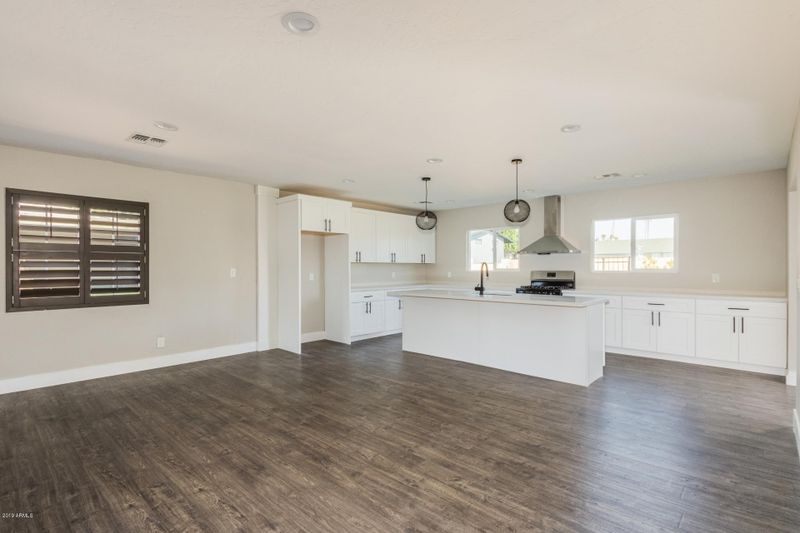 3530 E Amelia Ave, Phoenix, AZ 85018