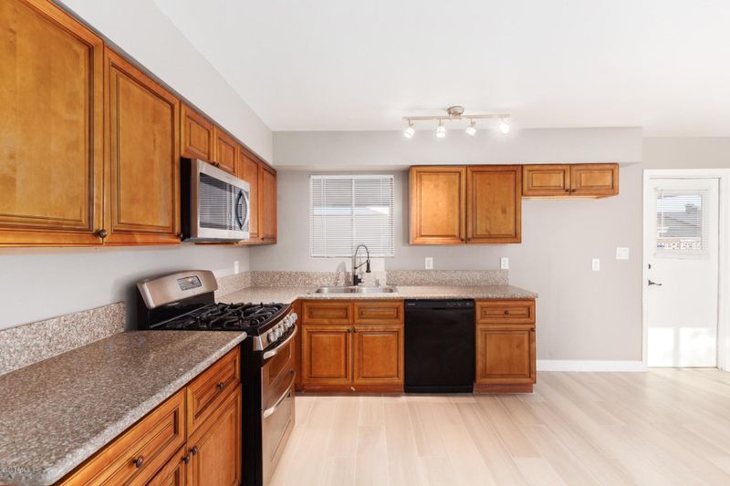 3531 W Echo Ln, Phoenix, AZ 85051