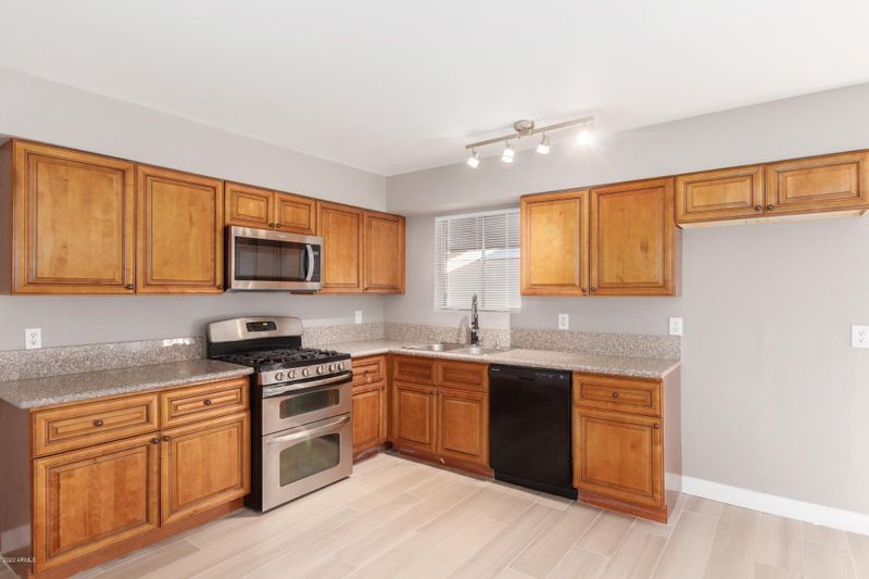 3531 W Echo Ln, Phoenix, AZ 85051