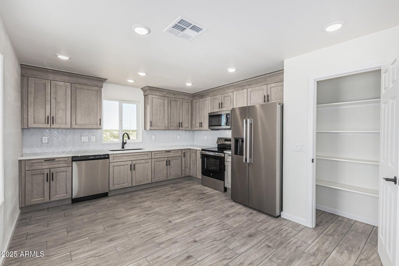 35326 Ardmore Rd, Tonopah, AZ 85354