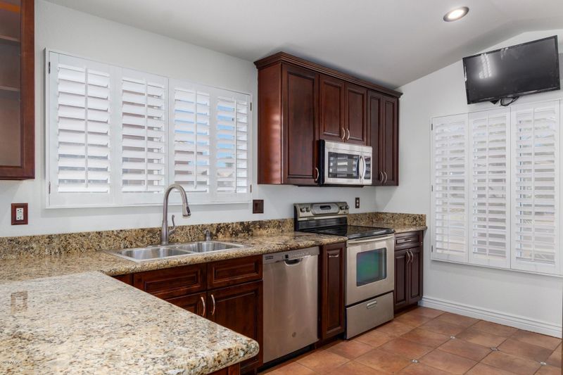 3536 W Fallen Leaf Ln, Glendale, AZ 85310