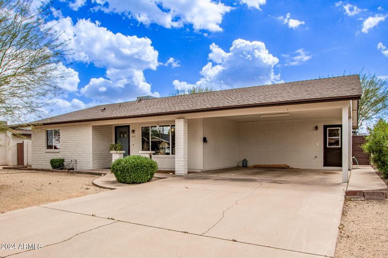 3541 E Sunnyside Dr, Phoenix, AZ 85028