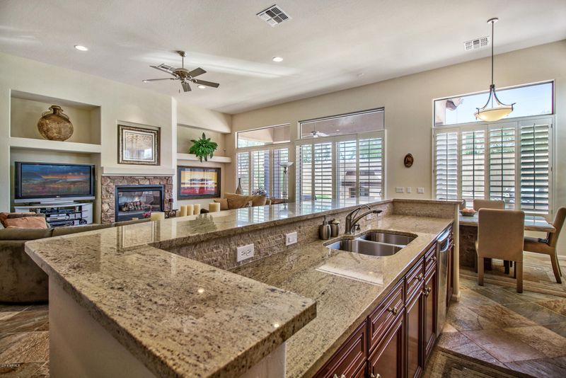 3542 E Robin Ln, Phoenix, AZ 85050