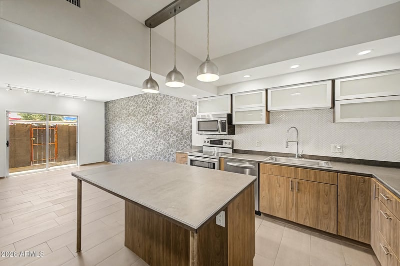 355 E Thomas Rd #B106, Phoenix, AZ 85012