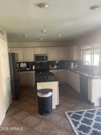 3550 Mariposa Grande Ln, Glendale, AZ 85310