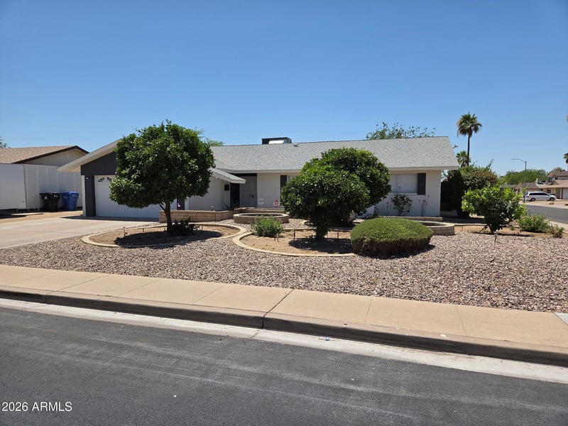 3555 W Acoma Dr, Phoenix, AZ 85053
