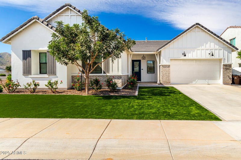 35562 Gemstone Way, San Tan Valley, AZ 85144