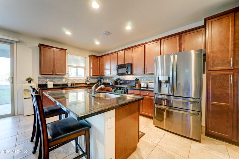 35587 Donovan Dr, San Tan Valley, AZ 85144