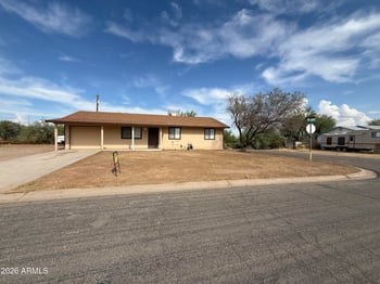 356 Peretz Cir, Morristown, AZ 85342