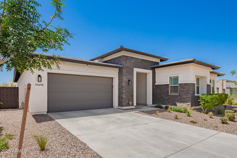 35698 Gemstone Way, San Tan Valley, AZ 85144