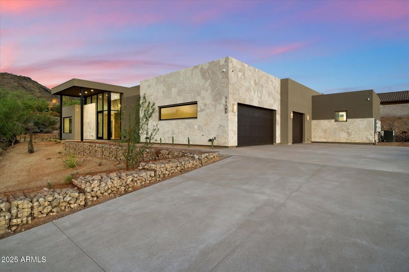 35785 26th Ave, Phoenix, AZ 85086