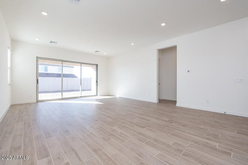 359 Eldora Ln, San Tan Valley, AZ 85140