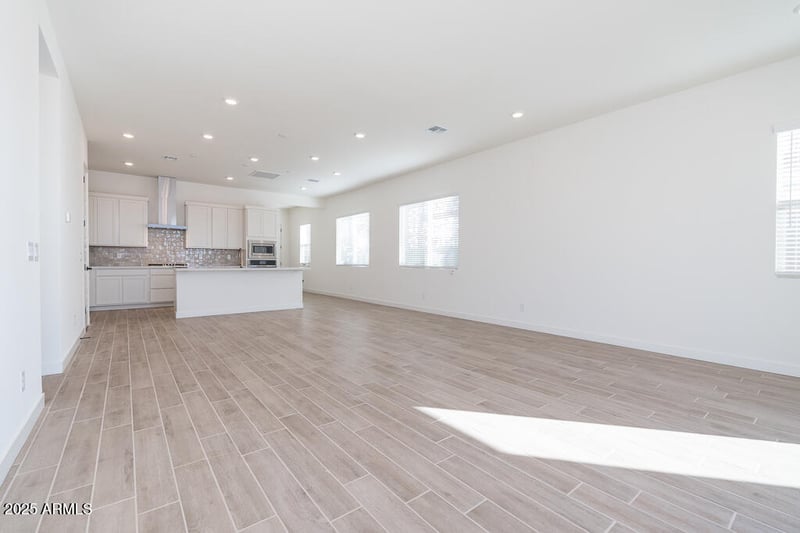 359 Eldora Ln, San Tan Valley, AZ 85140