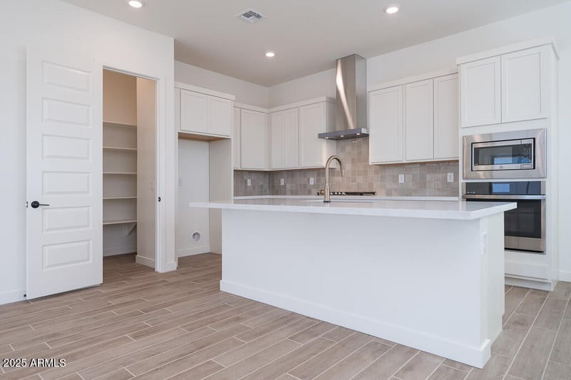 359 Eldora Ln, San Tan Valley, AZ 85140