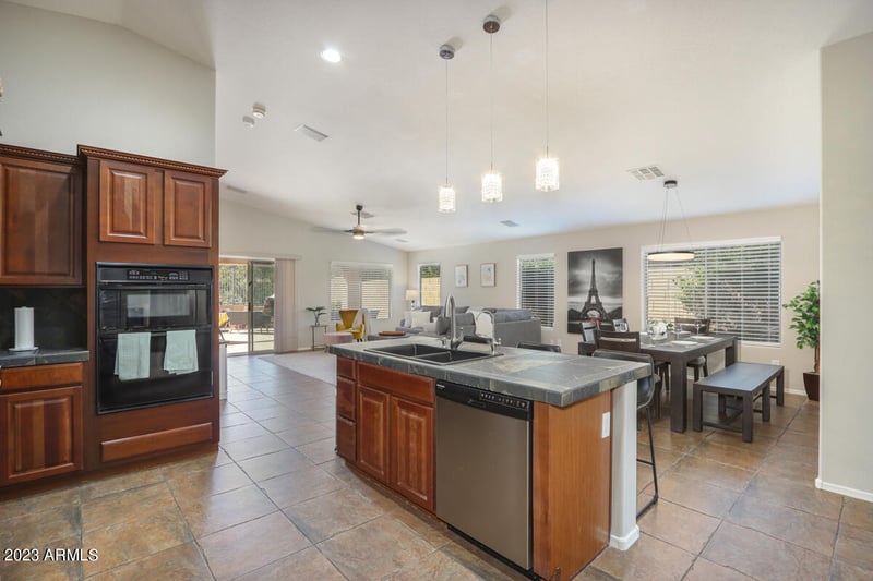 35914 31st Ave, Phoenix, AZ 85086