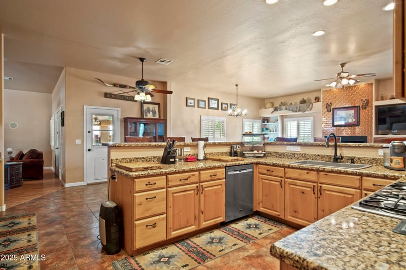 35916 213th Dr, Wittmann, AZ 85361