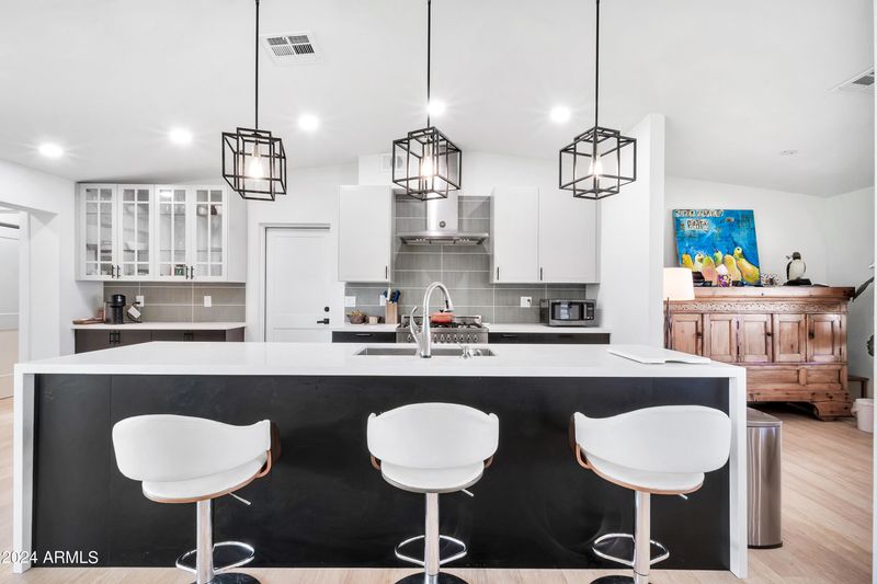 3601 E Clarendon Ave, Phoenix, AZ 85018