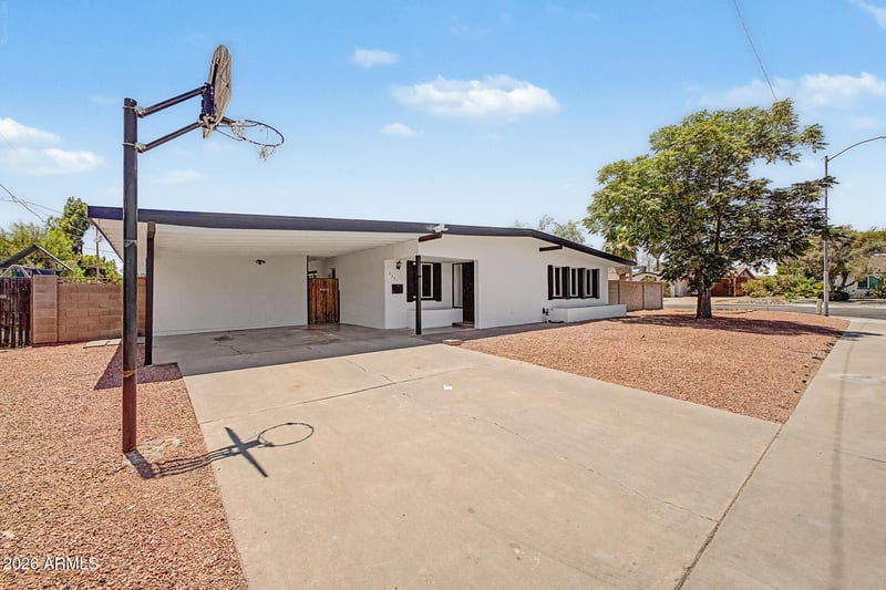 3601 E Laurel Ln, Phoenix, AZ 85028