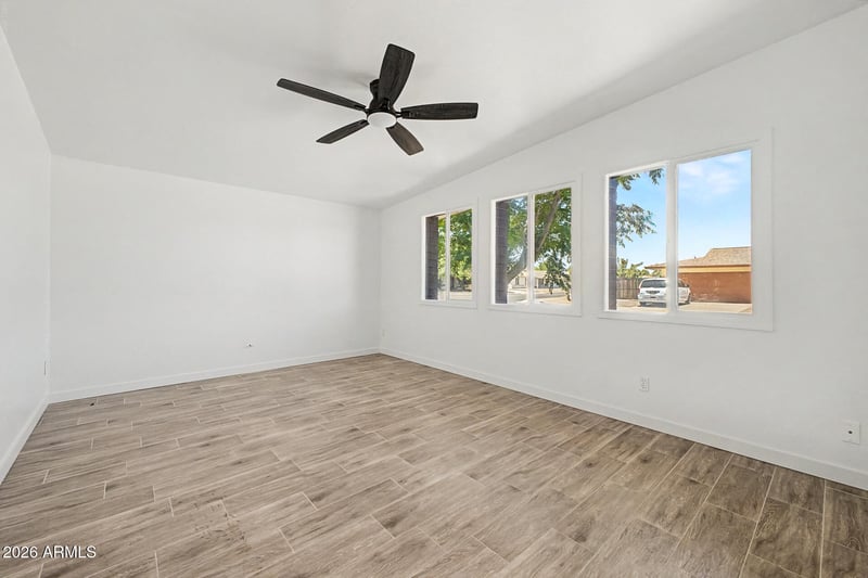 3601 E Laurel Ln, Phoenix, AZ 85028
