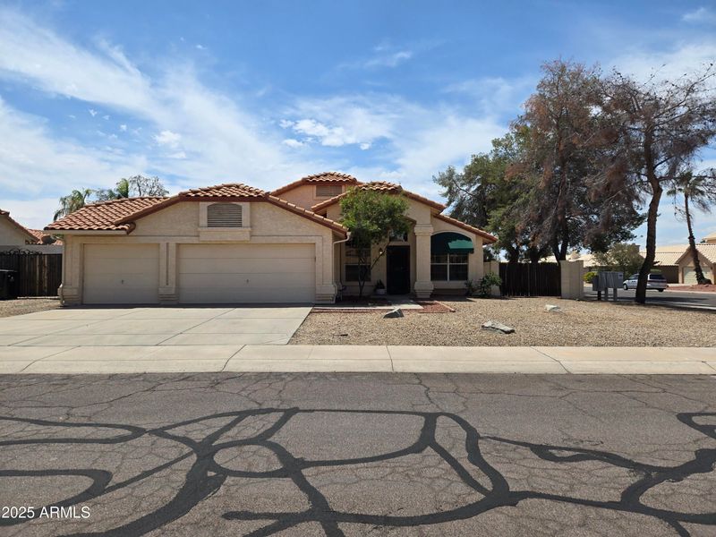 3601 E Taro Ln, Phoenix, AZ 85050