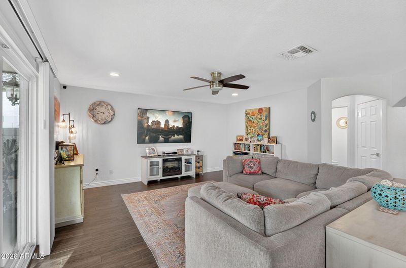 3615 E Desert Willow Rd, Phoenix, AZ 85044