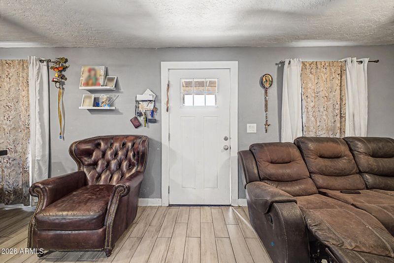 3617 S 17th St, Phoenix, AZ 85040