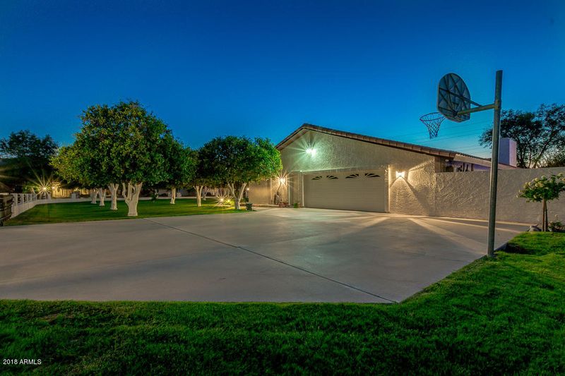 3620 E Indigo Cir, Mesa, AZ 85205