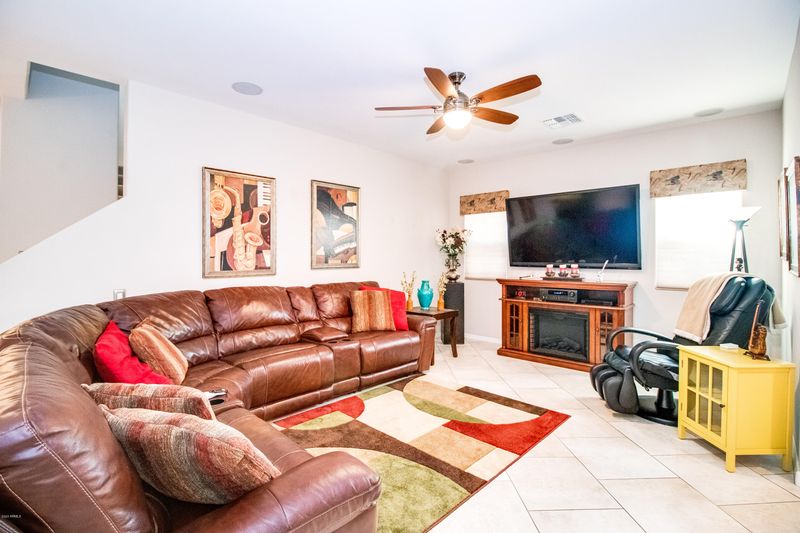 3644 E Zachary Dr, Phoenix, AZ 85050