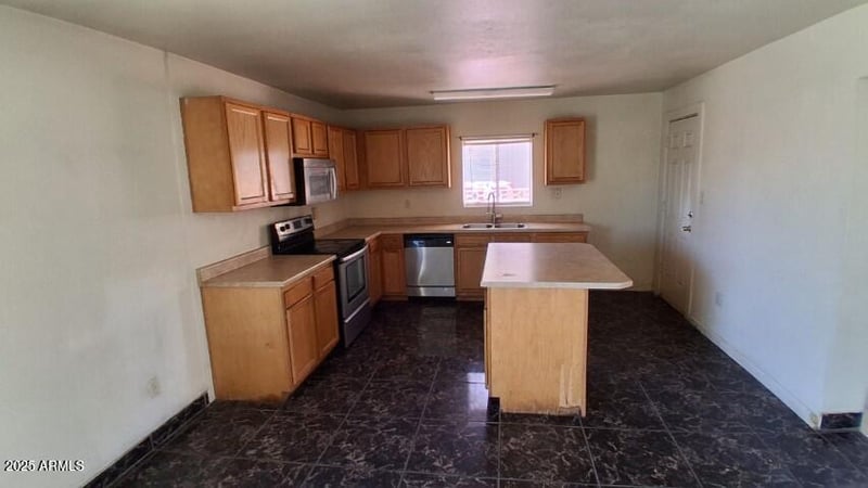 3647 Rose Ln, Phoenix, AZ 85019