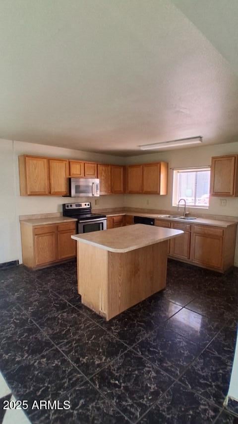 3647 Rose Ln, Phoenix, AZ 85019