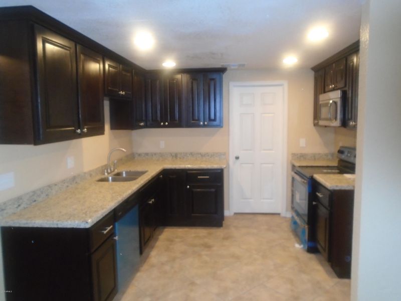 3649 N 72nd Dr, Phoenix, AZ 85033