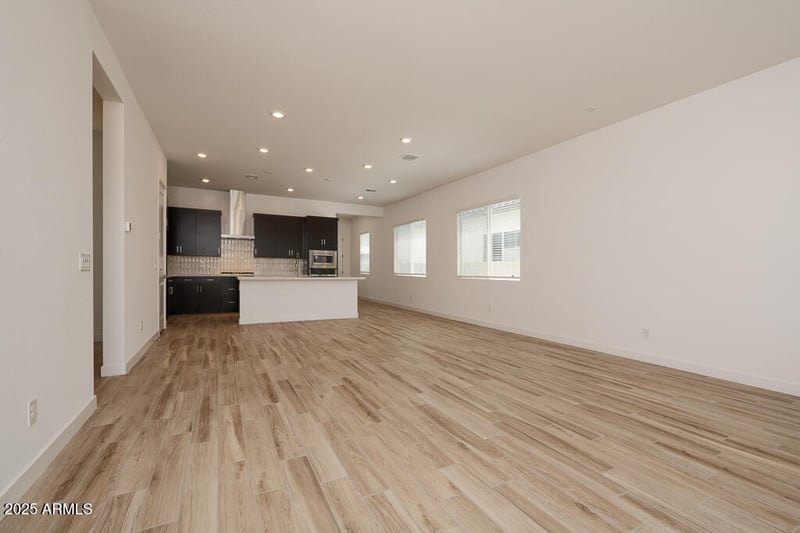 366 Las Perlas Ln, San Tan Valley, AZ 85140