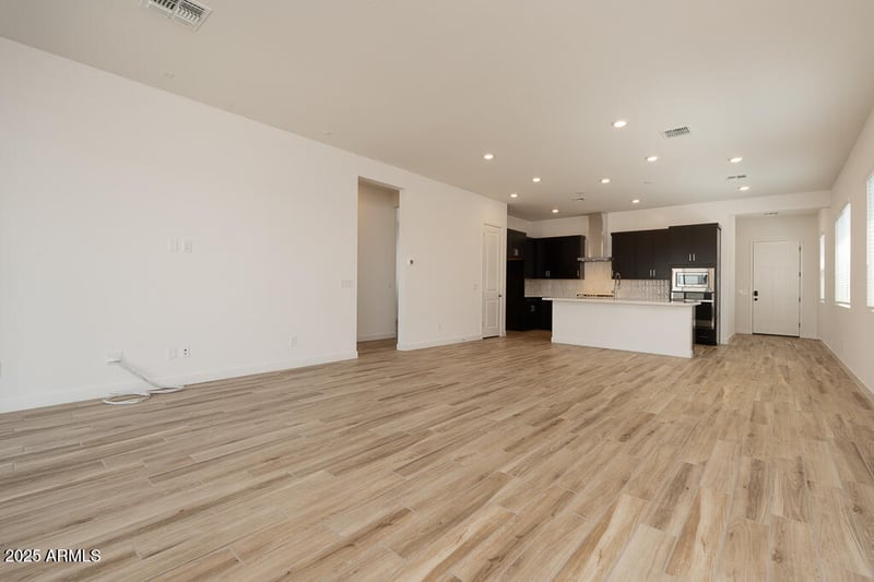 366 Las Perlas Ln, San Tan Valley, AZ 85140