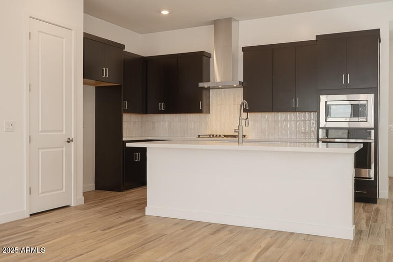 366 Las Perlas Ln, San Tan Valley, AZ 85140